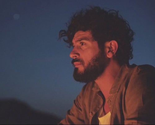 "בין ספרים לכתבי חכמים – התבגרתי" אלוש בשיר חדש