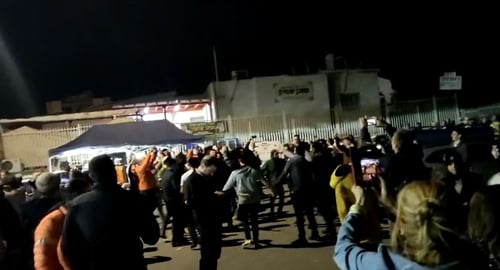 צפו: הילד אותר; התושבים פתחו בשירה וריקודים