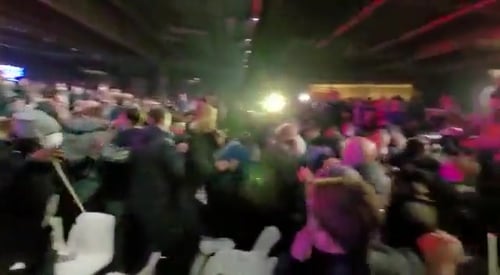 צפו: מהומה בעצרת מועמד הימין הקיצוני היהודי בצרפת