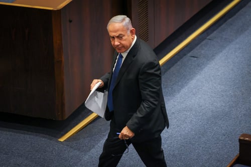 מזכיר הממשלה של נתניהו מודה בגריסת המסמכים