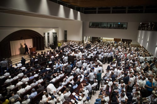 התבלבלתם. אברך לא לומד כדי ש"יצא לו מזה משהו"