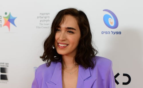 הקורונה משתוללת בביצה: כל הסלבס שנדבקו בנגיף