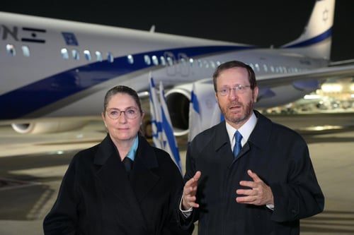 הרצוג בדרך לביקור היסטורי באמירויות: "בשורת שלום"