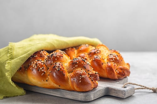 מיוחד לשבת וליום הגזר: מתכון לחלת גזר מפתיעה