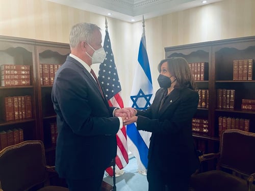 שר הביטחון נפגש עם סגנית נשיא ארה"ב במינכן