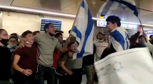 צפו: חניכי בני עקיבא קיבלו את פני הפליטים מאוקראינה