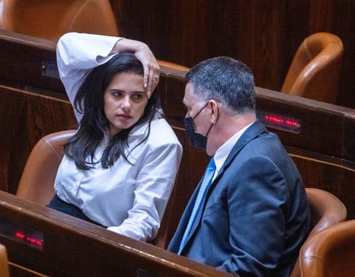 עימות בין סער לשקד: "פתאום זה מפריע לך?"