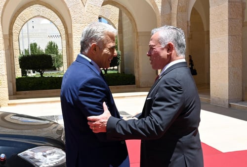 לראשונה כרה"מ: לפיד נפגש עם מלך ירדן בעמאן