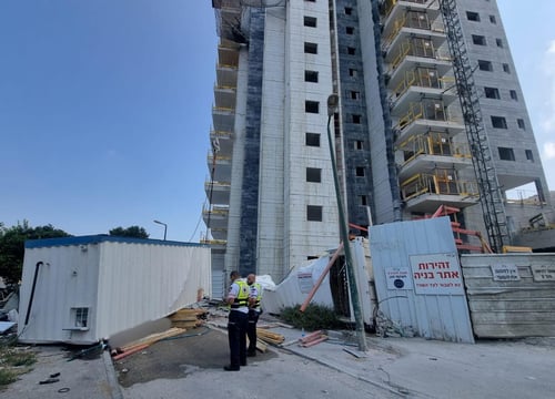 מכולה קרסה באתר בנייה בטירת הכרמל: 2 הרוגים