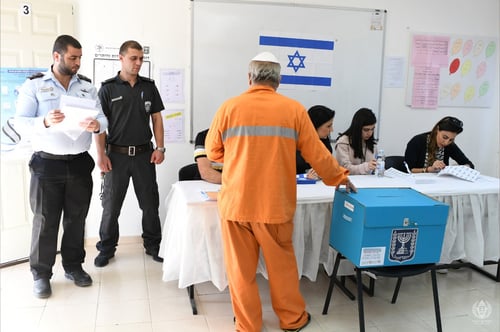 קלפי בכלא: כמה מנדטים שווים קולות האסירים?