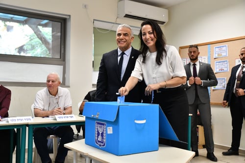 לפיד הצביע: "בשביל העתיד של הילדים שלנו"
