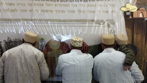 תופעה מדאיגה: עשרות מוסלמים מגיעים להתפלל בקבר רחל