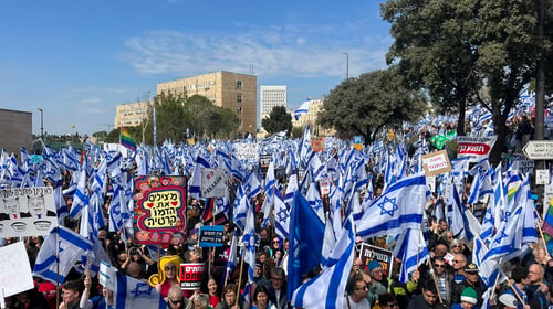 השביתה החלה: עשרות אלפי מפגינים ברחבי הארץ