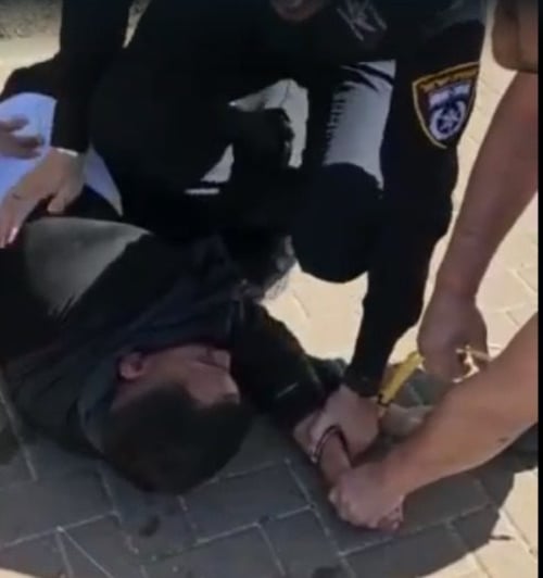 "תנו לו כדור בראש". תיעוד מעצר המחבל בצריפין