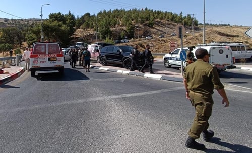 שלושה פצועים בפיגוע ירי בגוש עציון; המחבל נמלט