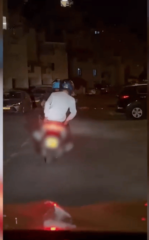 גנבו אופנוע ונתפסו עם דגלי חמאס | צפו במרדף