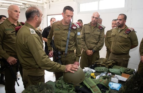 לקראת הסלמה? הרמטכ"ל ערך ביקורת במחסני החירום