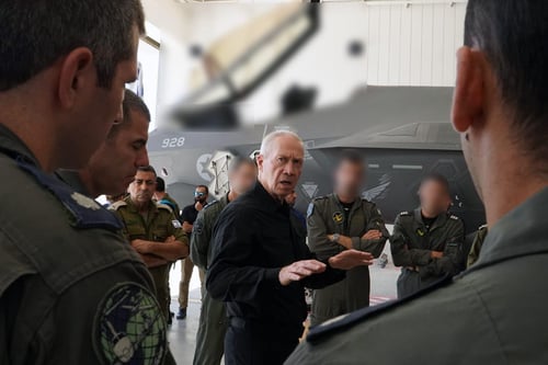 גלנט ביקר בבסיס נבטים: "לכל טיל יש כתובת"