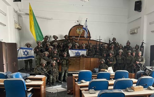 היסטורי: לוחמי גולני בפרלמנט חמאס בעזה