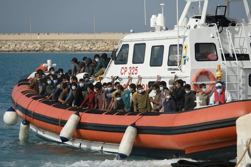 אסון בחופי לוב: 61 הרוגים בטביעת ספינת מהגרים