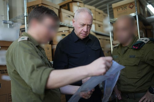 גלנט חשף מעטפות כסף איראני שנשלחו לסינוואר