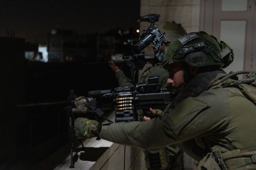 לוחמי צה"ל הגיעו לבית המחבל מגן יבנה. צפו בתיעוד