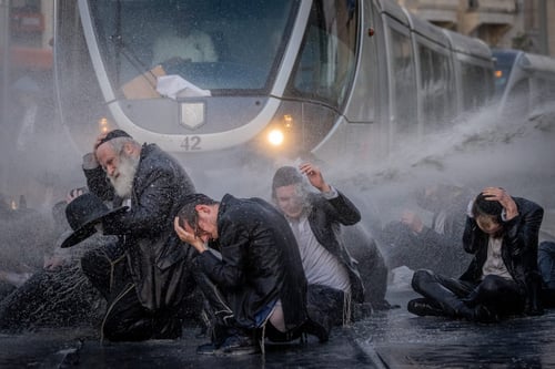 סקר: כמה מהחרדים נגד גיוס הבחורים שלא לומדים?