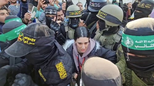 בדרך ללינץ': מפקירים את החטופים בשתיקה מול טירוף השחרורים