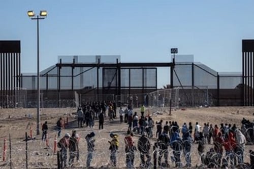 לראשונה: מהגרים בארה"ב נשלחו לכלא שנבנה למחבלים קשים