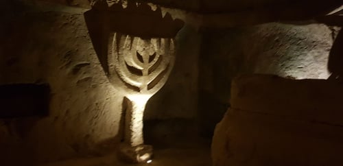 טיול שבועי: בעקבות מנורת שבעת הקנים בבית שערים