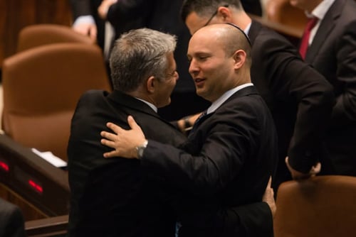 ההצעה של לפיד לבנט כדי שיכניס לרשימה את איזנקוט