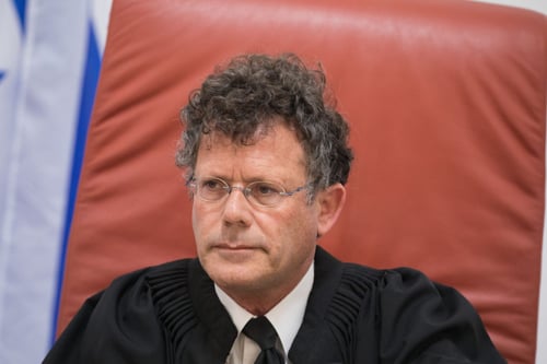 "יצחק עמית הוא שופט בלי השכלה רלבנטית"