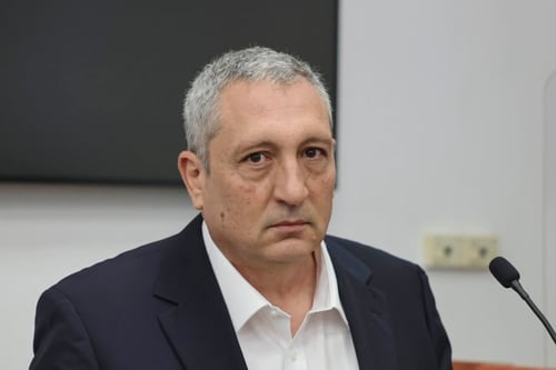 ג