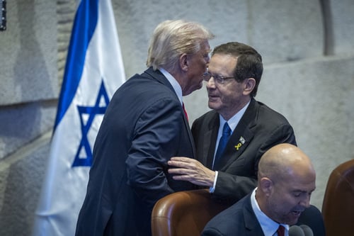 הרצוג על הירי בארה"ב: "מתפללים לביטחונם של ארה"ב ומנהיגיה"