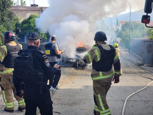פגיעה ישירה בקריית שמונה: רכב עולה באש, אין נפגעים