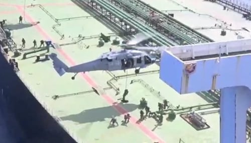 התגובה האמריקאית: כוחות מארינס משתלטים על מיכלית איראנית