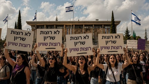 הפגנת נשים נגד שריון מול הכנסת